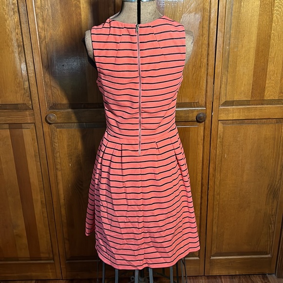 Flattering coral black striped dress with hidden pockets - Picture 4 of 9